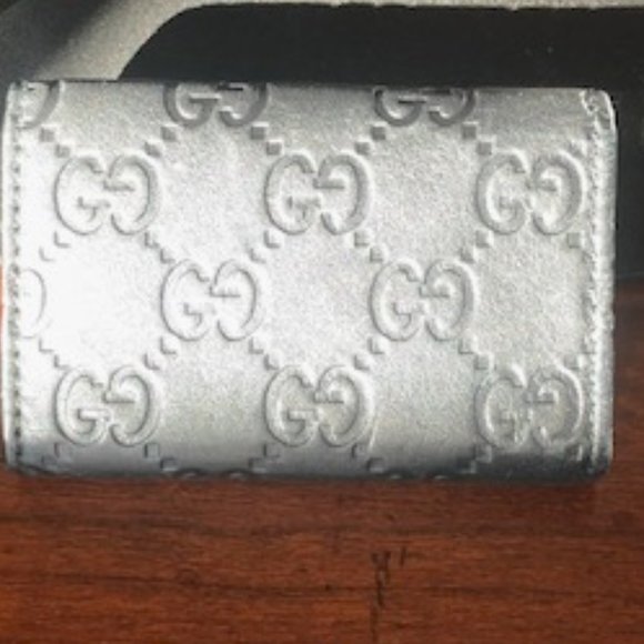 Leather Key Holder - Picture 2 of 8